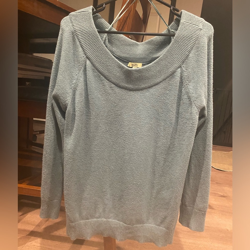 OFF SHOULDER SWEATER